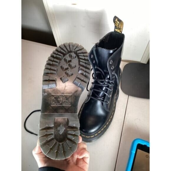 Grandpa mob wife clean girl office fairy core Dr. Martens Women's Boots Size 9 - Picture 2 of 3